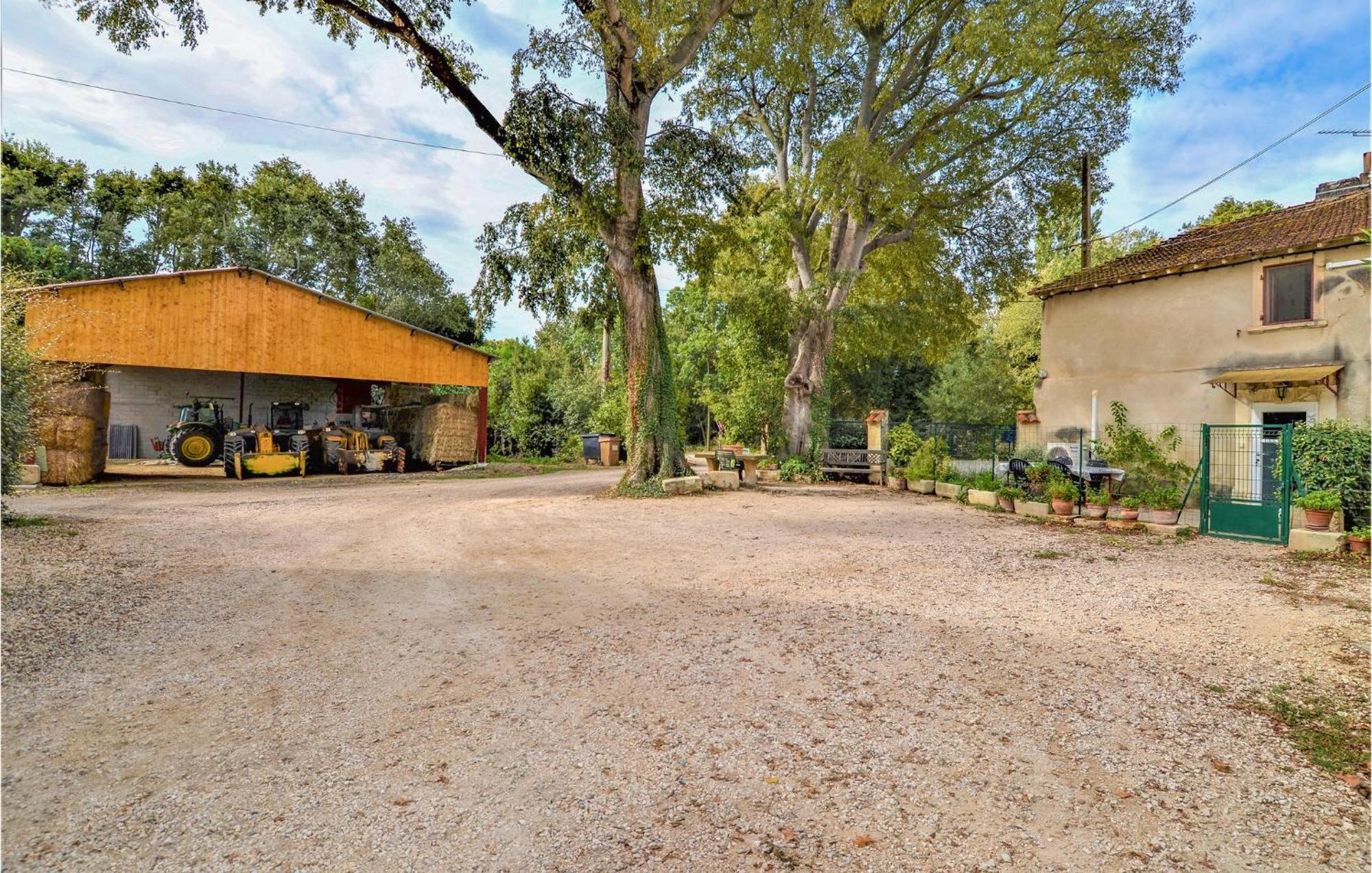 Lovely Home In Arles With Kitchen Exteriér fotografie