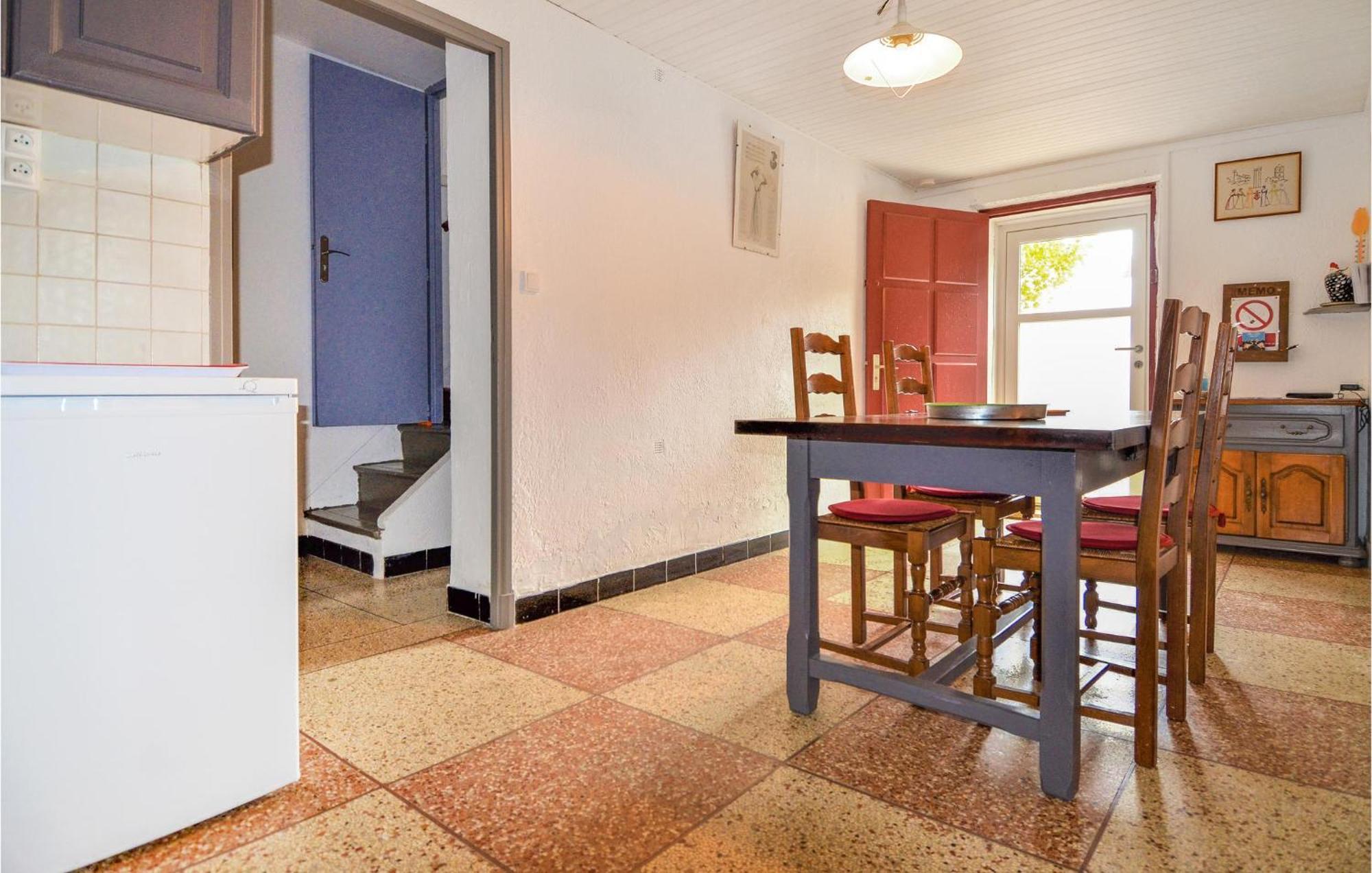 Lovely Home In Arles With Kitchen Exteriér fotografie